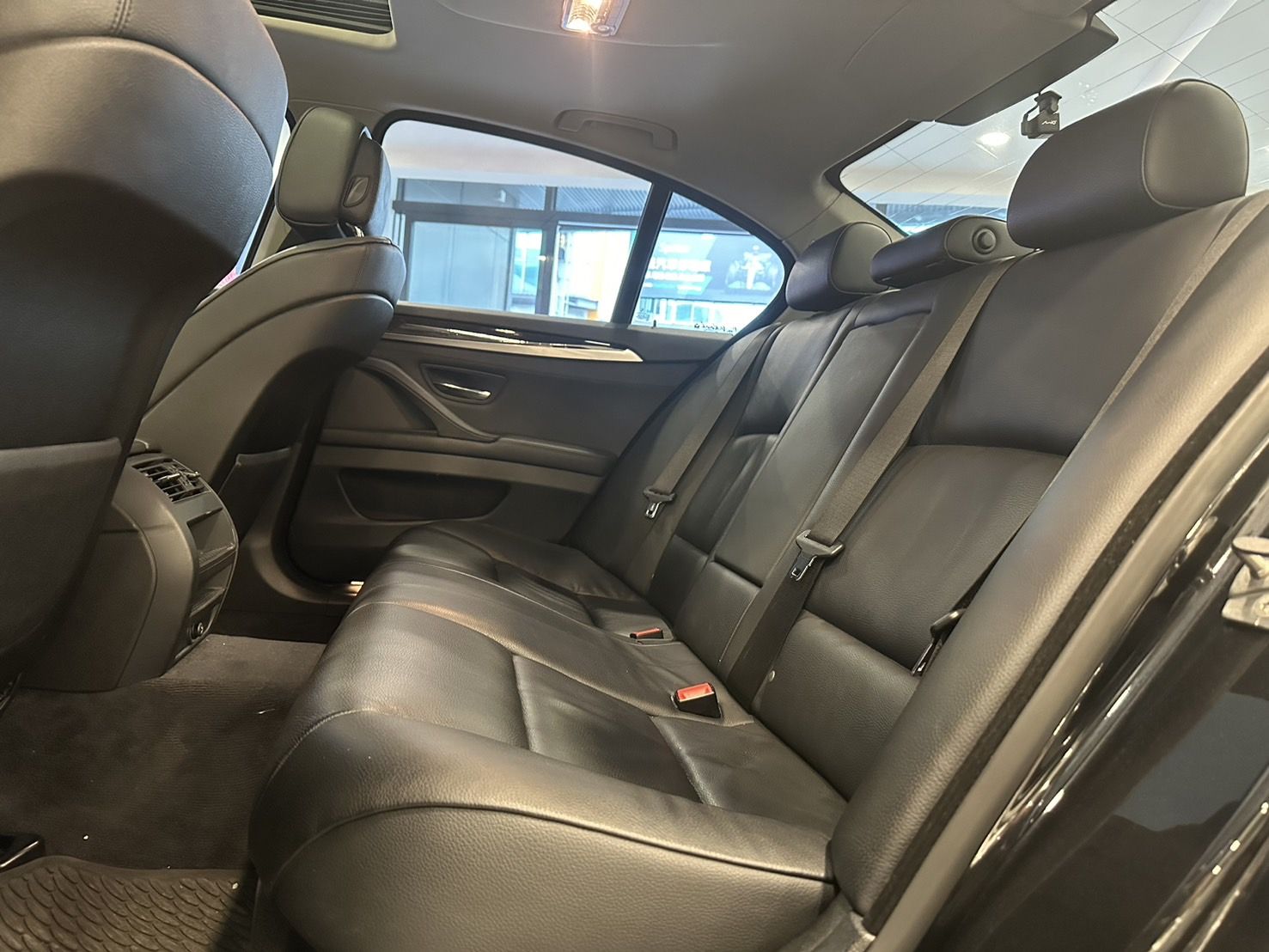 BMW 5-Series Sedan 520i