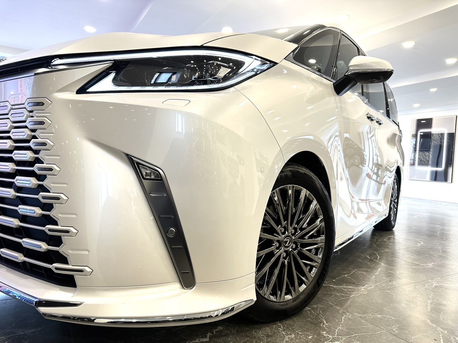 Lexus LM