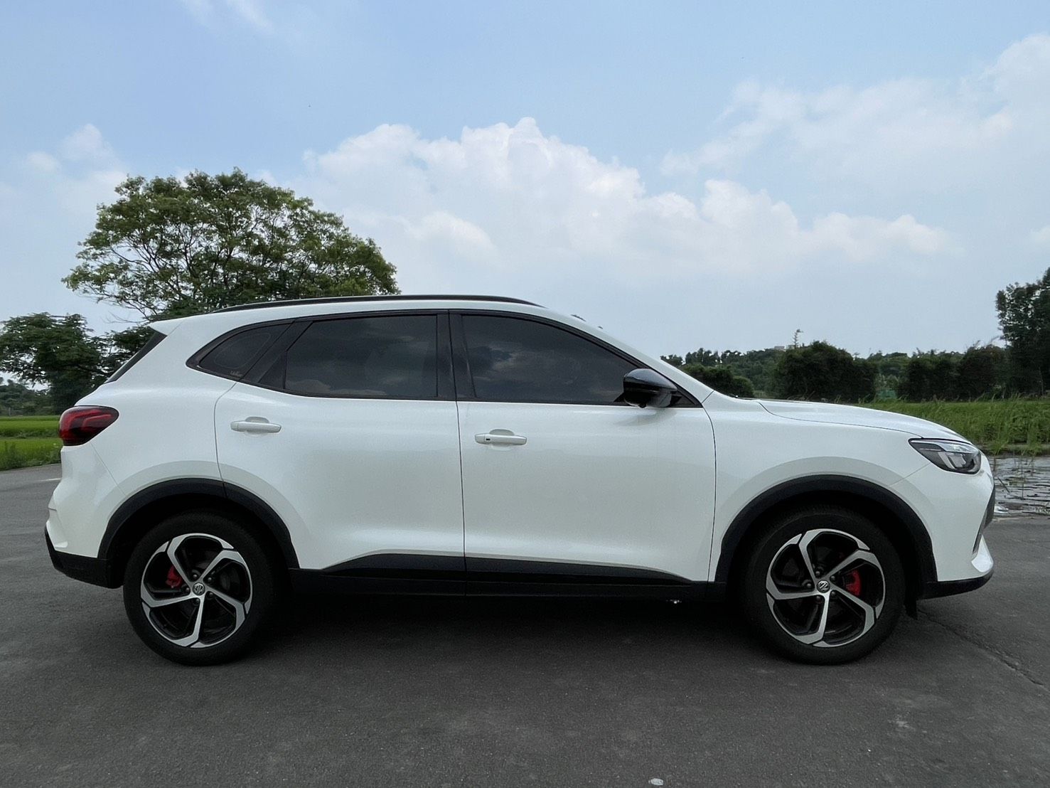 MG HS