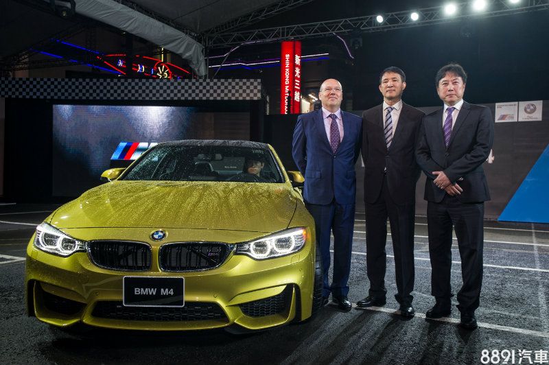 BMW總代理汎德公司總經理 杜黃旭先生(中)、營業部副總經理 吳漢明先生(右)以及BMW集團台灣、香港及澳門進口業務副總裁Kevin Coon先生(左)於發表會現場 BMW總代理汎德公司總經理 杜黃旭先生(中)、營業部副總經理 吳漢明先生(右)以及BMW集團台灣、香港及澳門進口業務副總裁Kevin Coon先生(左)於發表會現場