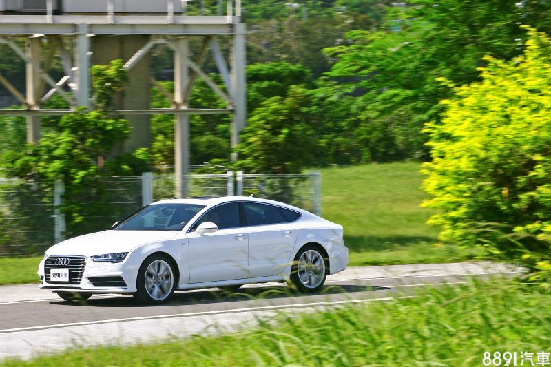 小改款A7 Sportback改採單一50 TFSI Quattro動力配置,要再強,只能往S7/RS7 Sportback靠攏了。 小改款A7 Sportback改採單一50 TFSI Quattro動力配置,要再強,只能往S7/RS7 Sportback靠攏了。