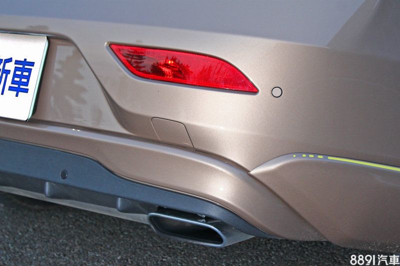 車尾後下包圍也是運動化套件的一部分。