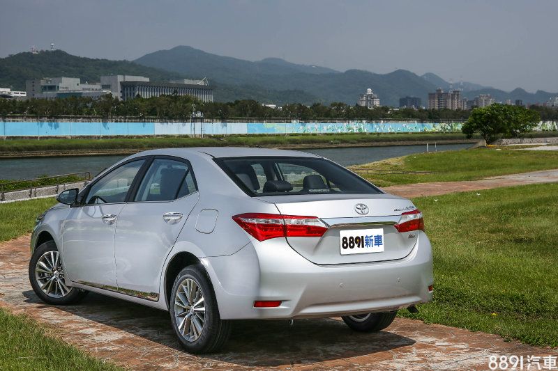Corolla Altis Safety+車系定位介於原有的經典與豪華版車型之間。 Corolla Altis Safety+車系定位介於原有的經典與豪華版車型之間。