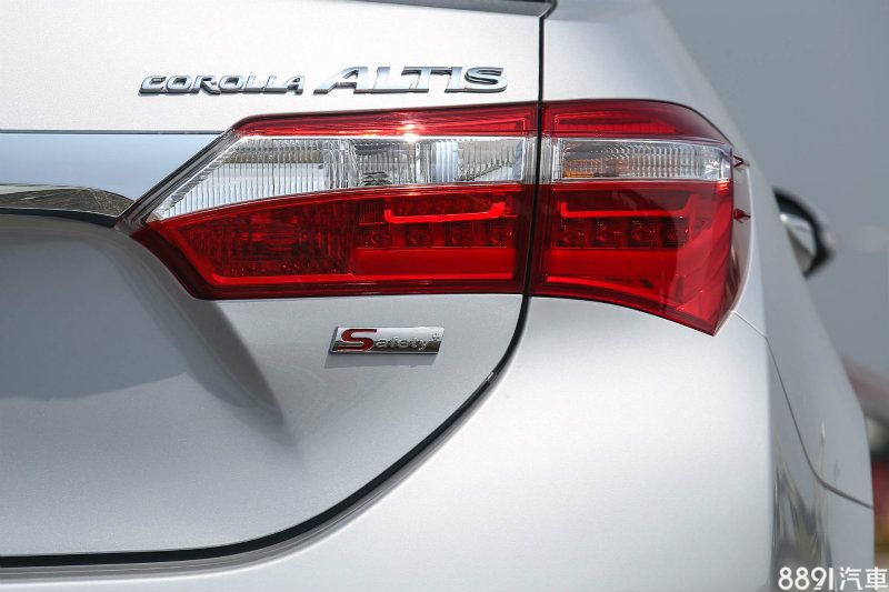 車尾上增加了Safety+銘牌,提升身份的專屬性。 車尾上增加了Safety+銘牌,提升身份的專屬性。