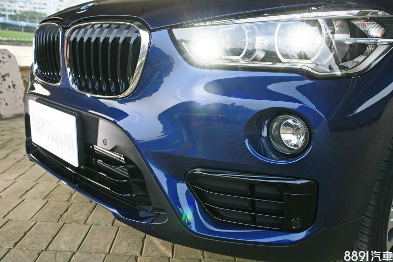 全新X1擁有更多新世代BMW設計元素,外觀呈現相當討人喜愛。 全新X1擁有更多新世代BMW設計元素,外觀呈現相當討人喜愛。