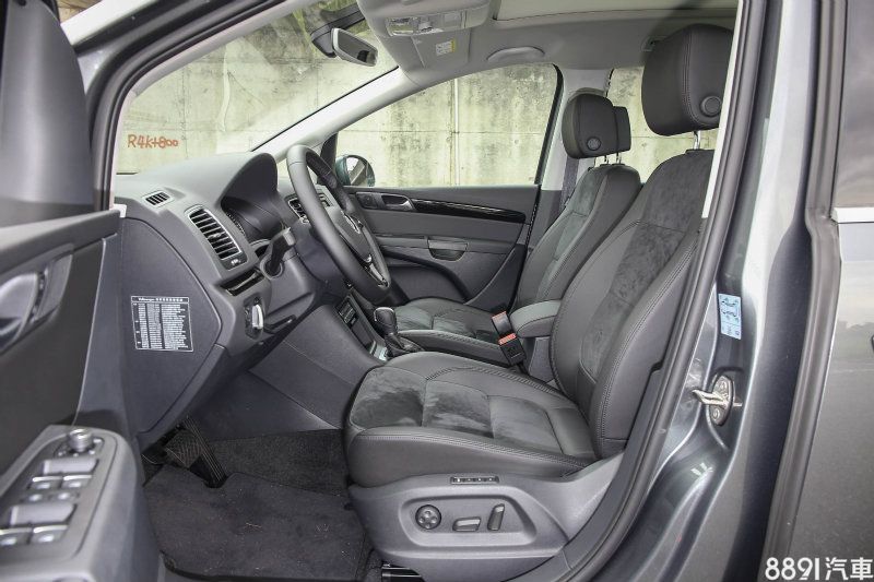 立基於2920mm軸距長度，前兩排乘客都可享有相當寬敞的乘坐空間。