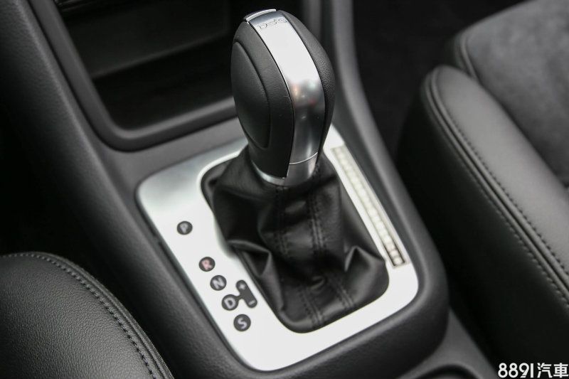 動力系統搭載2.0 TDI柴油引擎，具備150hp/34.7kg-m輸出表現，搭配六速DSG雙離合器自手排變速系統。