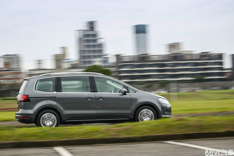 0.299d低風阻效應帶出相當寧靜的乘坐舒適度，且舒適為主的懸吊調校也相當符合台灣道路用車需求。