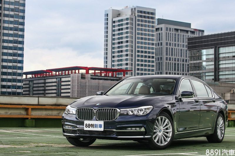 針對BMW全新7系列,一開始總代理僅規畫三種動力車型,BMW 740Li Luxury為其中僅次於BMW 750Li Luxury的汽油車型。 針對BMW全新7系列,一開始總代理僅規畫三種動力車型,BMW 740Li Luxury為其中僅次於BMW 750Li Luxury的汽油車型。