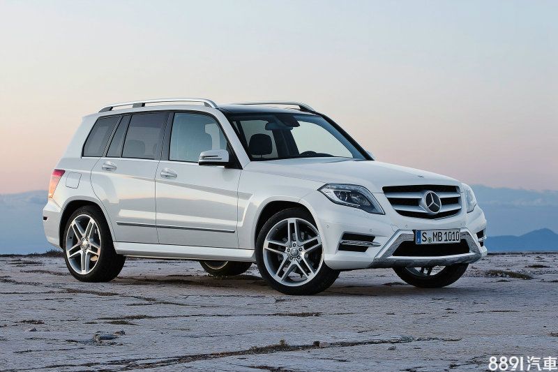 大改款前名為GLK的該車系,當時以方正外型特立獨行於同級市場中。 大改款前名為GLK的該車系,當時以方正外型特立獨行於同級市場中。