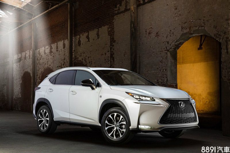 來自日本的Lexus NX,共計具有渦輪增壓與油電複合兩種動力,售價由195萬元至244萬元不等。 來自日本的Lexus NX,共計具有渦輪增壓與油電複合兩種動力,售價由195萬元至244萬元不等。