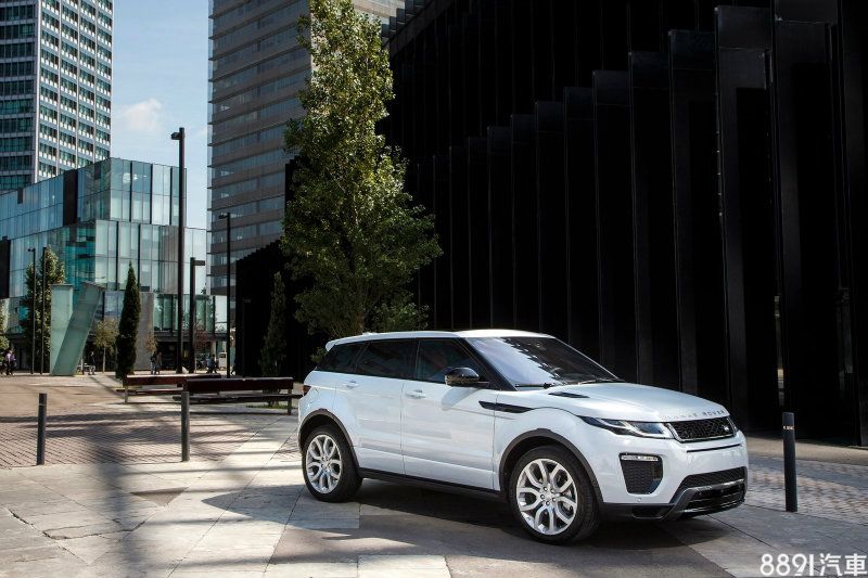 英國代表Range Rover Evoque共計五門與三門車型,售價分佈在269萬元至369萬元間。 英國代表Range Rover Evoque共計五門與三門車型,售價分佈在269萬元至369萬元間。