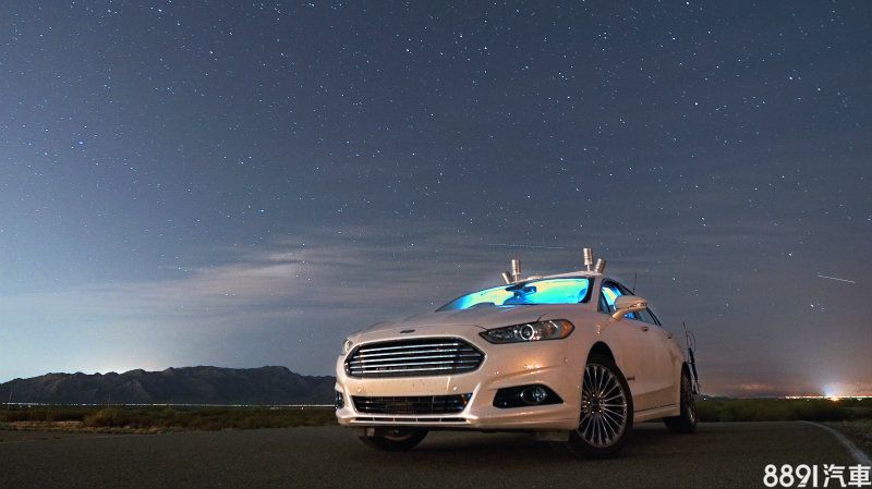 Ford LiDAR光學雷達科技與3D地圖、虛擬駕駛軟體即能相輔相成,成功在夜間自動駕駛於蜿蜒的道路。 Ford LiDAR光學雷達科技與3D地圖、虛擬駕駛軟體即能相輔相成,成功在夜間自動駕駛於蜿蜒的道路。