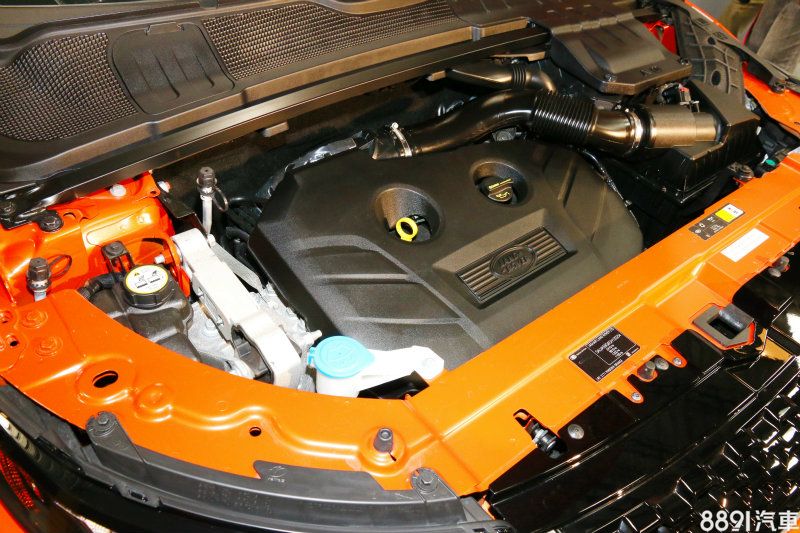 二款車型皆配置2.0升L4 Turbo引擎,最大動力為240hp/34.7kgm,搭配9速手自排變速箱,0~100km/h加速為8.6秒。 二款車型皆配置2.0升L4 Turbo引擎,最大動力為240hp/34.7kgm,搭配9速手自排變速箱,0~100km/h加速為8.6秒。