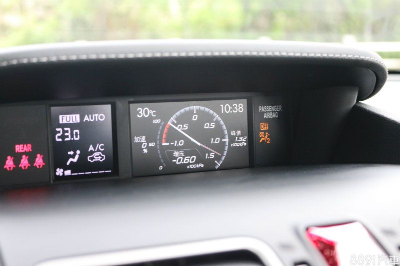 全油門時,從車上增壓表觀察,增壓值持續維持在0.9~1.0kg/c㎡,屬高增壓設定。 全油門時,從車上增壓表觀察,增壓值持續維持在0.9~1.0kg/c㎡,屬高增壓設定。