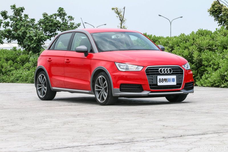 大量鉑金灰專屬套件下,營造出不同於S Line的運動風格,也讓A1 Sportback 25TFSI質感再往上升級。 大量鉑金灰專屬套件下,營造出不同於S Line的運動風格,也讓A1 Sportback 25TFSI質感再往上升級。