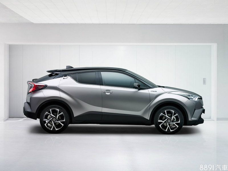 Toyota CH-R預計於9月上市,和HR-V相同,有油電混合及汽油版本兩種動力。 Toyota CH-R預計於9月上市,和HR-V相同,有油電混合及汽油版本兩種動力。