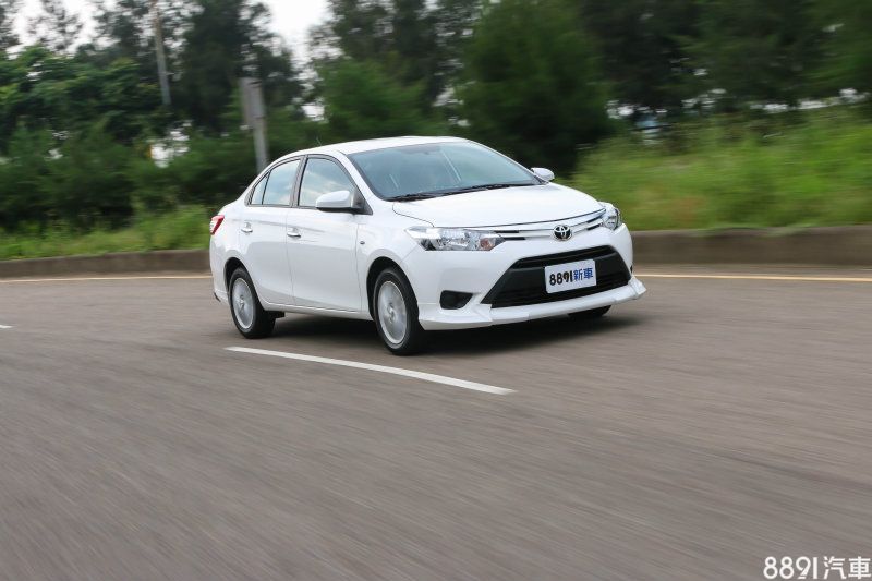 若從帳面數據來看,新引擎2NR-FE的107hp/14.3kgm輸出還略低於舊引擎的109hp/14.4kgm,但實際上卻有更出色的低速反應,讓日常行車更為輕快靈活。 若從帳面數據來看,新引擎2NR-FE的107hp/14.3kgm輸出還略低於舊引擎的109hp/14.4kgm,但實際上卻有更出色的低速反應,讓日常行車更為輕快靈活。