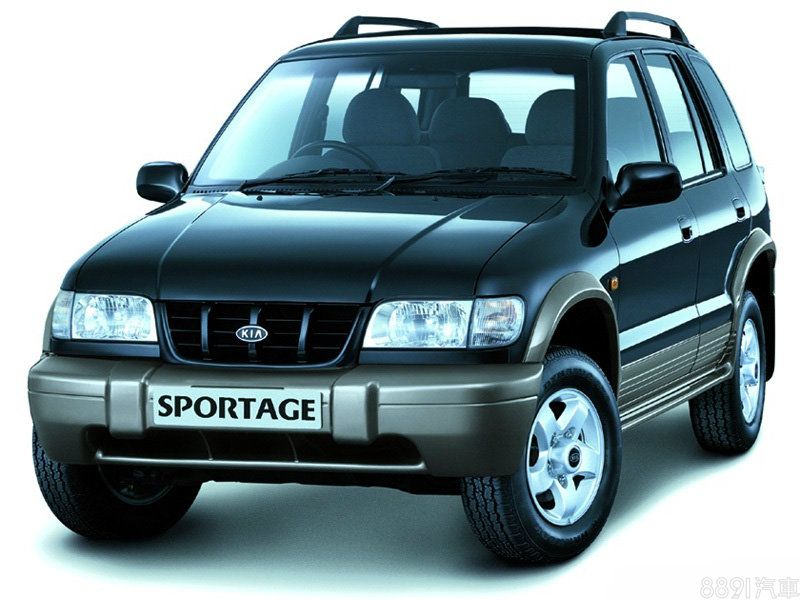 Sportage第一代於1993年7月推出,並於同年11月參加巴黎Dakar Rally國際越野賽。 Sportage第一代於1993年7月推出,並於同年11月參加巴黎Dakar Rally國際越野賽。