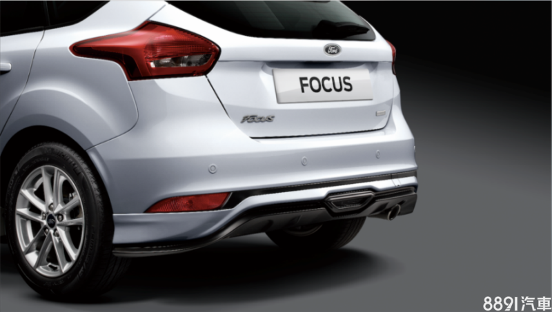 雙色後下擾流也為此次限量版加裝的原廠空力套件組之一。