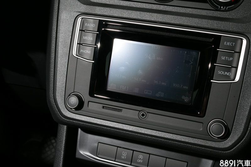 試駕車款選配6.3吋觸控螢幕的Composition Media系統，標配則是無觸控功能的5吋螢幕系統，少了USB插槽與2具揚聲器，但功能差異不大。
