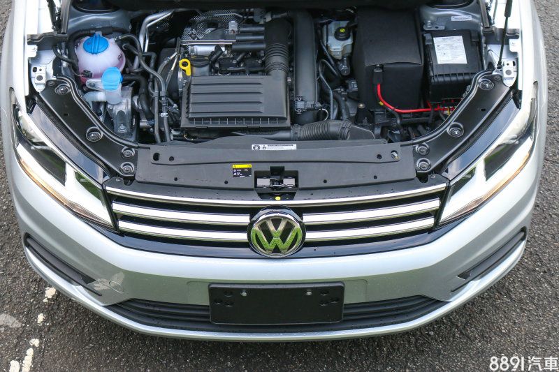 此具1.4TSI引擎在Caddy Maxi的輸出數據為125hp/22.4kgm，帳面數據不高，但要載客載貨仍可充分勝任。