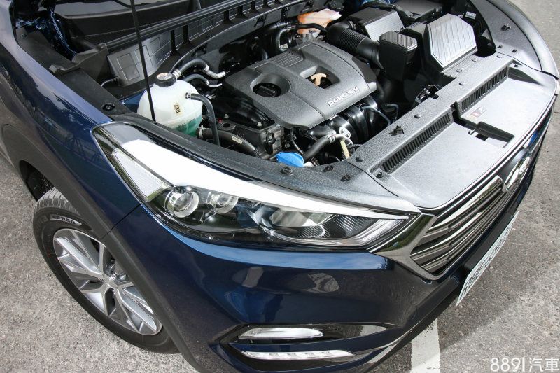 汽油版搭載2.0升自然進氣引擎,動力數據為155hp/19.6kgm,搭配6速手自排變速箱,能源局平均油耗達11.6km/L的水準。 汽油版搭載2.0升自然進氣引擎,動力數據為155hp/19.6kgm,搭配6速手自排變速箱,能源局平均油耗達11.6km/L的水準。