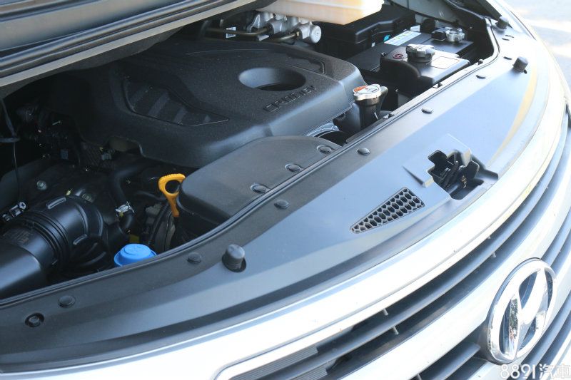 引擎仍是2.5升柴油設定，加入尿素系統提升排汙潔淨度，170HP/45.0kgm驅策超過兩噸的車身尚稱輕鬆。