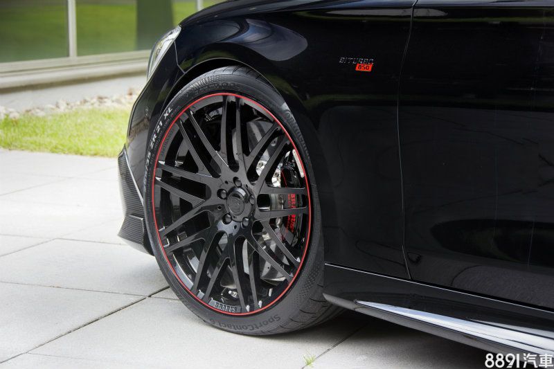 850 6.0 Biturbo Cabrio配置前255/35 R21、後295/30 R21的Pirelli或Yokohama高性能車胎,也可選配22吋鋁圈,搭配前255/30R 22後295/25 R22的輪胎。 850 6.0 Biturbo Cabrio配置前255/35 R21、後295/30 R21的Pirelli或Yokohama高性能車胎,也可選配22吋鋁圈,搭配前255/30R 22後295/25 R22的輪胎。