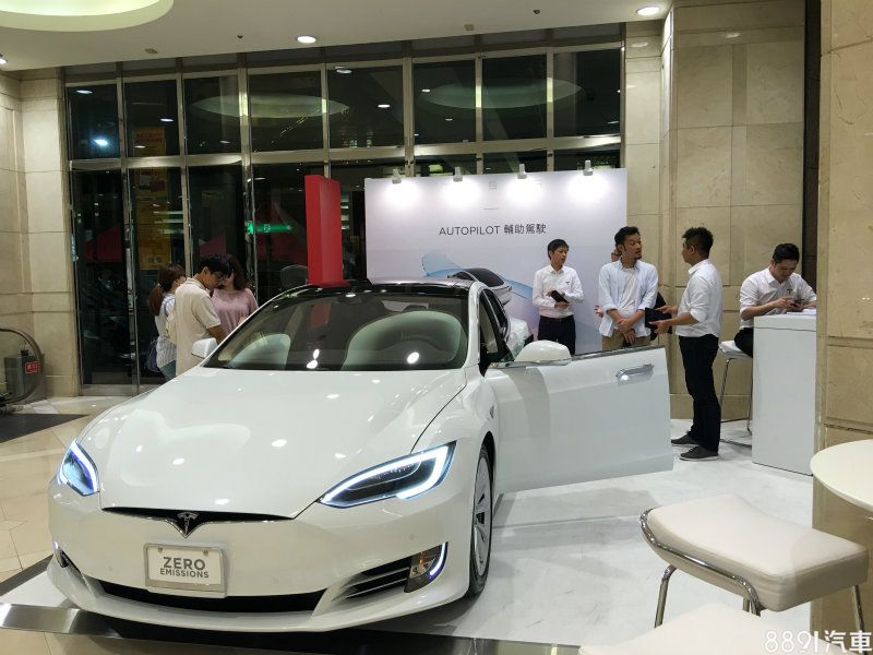 Tesla將於台北新光三越A11館設置專櫃據點,率先將以Model S為銷售主力,也成為國人可以完整接觸自動駕駛的車款。 Tesla將於台北新光三越A11館設置專櫃據點,率先將以Model S為銷售主力,也成為國人可以完整接觸自動駕駛的車款。