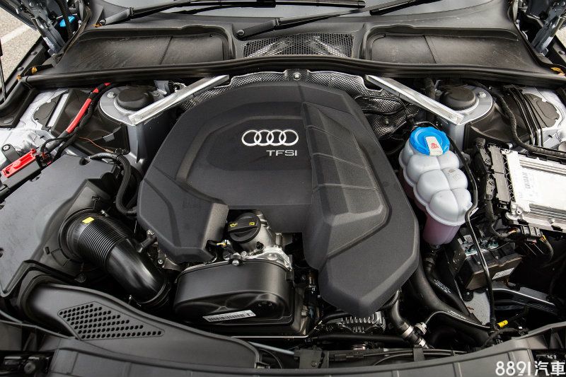 30TFSI Luxury+LED套件版的1.4升L4渦輪增壓引擎可產生最大輸出150hp/25.5kgm,極速210km/h,0~100km/h為8.5秒。 30TFSI Luxury+LED套件版的1.4升L4渦輪增壓引擎可產生最大輸出150hp/25.5kgm,極速210km/h,0~100km/h為8.5秒。