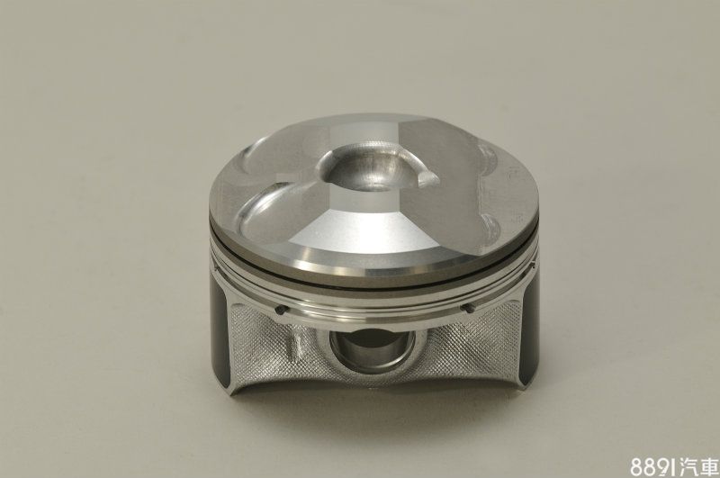 相較一般傳統汽油引擎的平面活塞頂部,Skyactiv-G 2.0升汽油引擎活塞面可說是「凹凸不平」,事實上這是經過嚴密設計的,可讓油氣更為集中,創造更好的燃燒效率。 相較一般傳統汽油引擎的平面活塞頂部,Skyactiv-G 2.0升汽油引擎活塞面可說是「凹凸不平」,事實上這是經過嚴密設計的,可讓油氣更為集中,創造更好的燃燒效率。