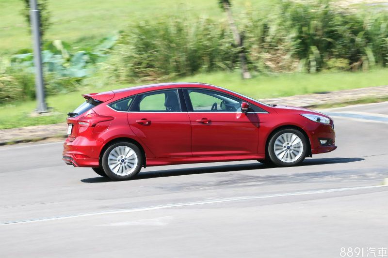 以P-Box實測，當天氣候條件為35℃，Focus 1.5L的0～100km加速繳出9.18秒＠156.64km/h的最佳成績，0～400m則是以16.48秒＠136.49km/h達成，雖然並未進入8秒台，但表現已具良好水準。