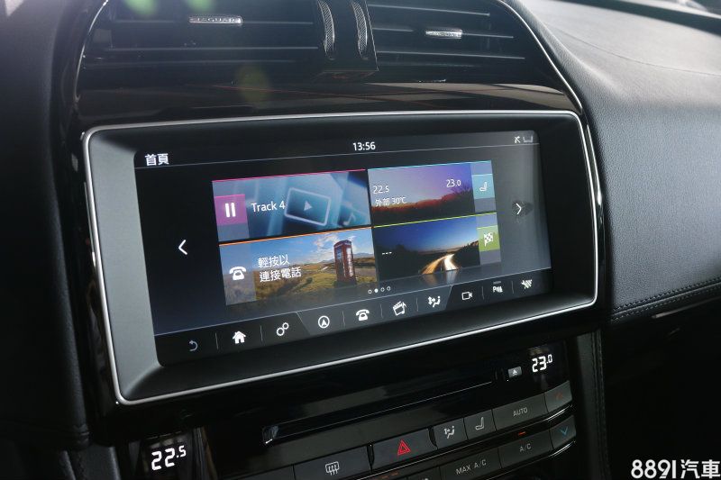 在S First Edition車型則換成了10.2吋的大螢幕版本,基本的功能與操作方式與8吋基本款沒有太大差異,主要呈現出更棒的視覺感與整合性。