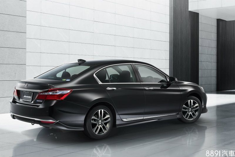 Accord Hybrid採用Sport Hybrid iMMD多模式油電複合動力系統，單就2.0升引擎的最大馬力為141hp，加上馬達的綜效出力則為212hp，根據先前送測的結果，Accord Hybrid的能源局油耗數據為市區35.25km/L、高速19.90km/L，平均油耗則是23.7km/L，以Accord的車身尺碼與車重而言相當出色。