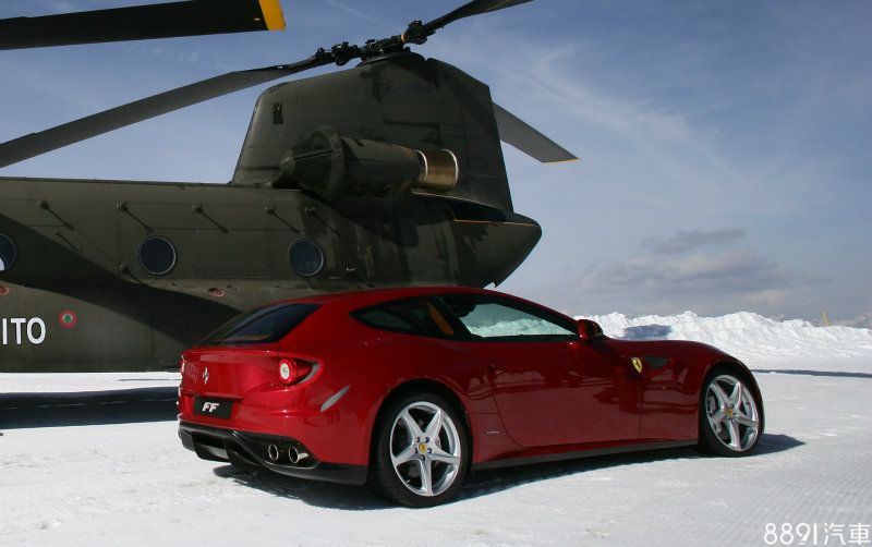 2011年問世的FF,為Ferrari第一款4座四驅GT,擁有Shooting Brake的車身造型,搭載6.3升V12自然進氣引擎,可產生660hp/69.6kgm的最大輸出。