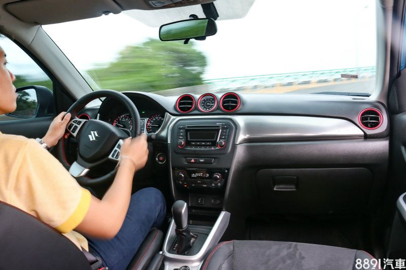 Vitara S AllGrip在各種情況均有值得讚賞的動態表現,能在山道給予相當程度的信心與穩定度,輕度越野的能力則又是另外一種面向的駕馭樂趣,作為品牌新世代車型的開端,Vitara的本質已達到該有水準。