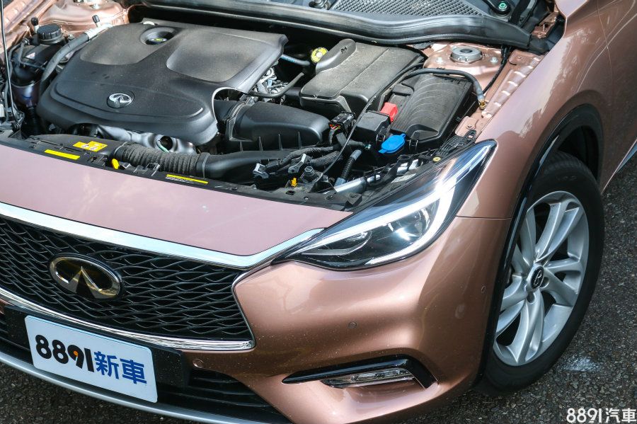 此具1.6升L4 Turbo引擎與GLA200系出同源,可輸出156hp/25.5kgm的最大動力,而1250~4000rpm的扭力峰值,搭配7速雙離合器自手排變速箱,表現平順、輕快。