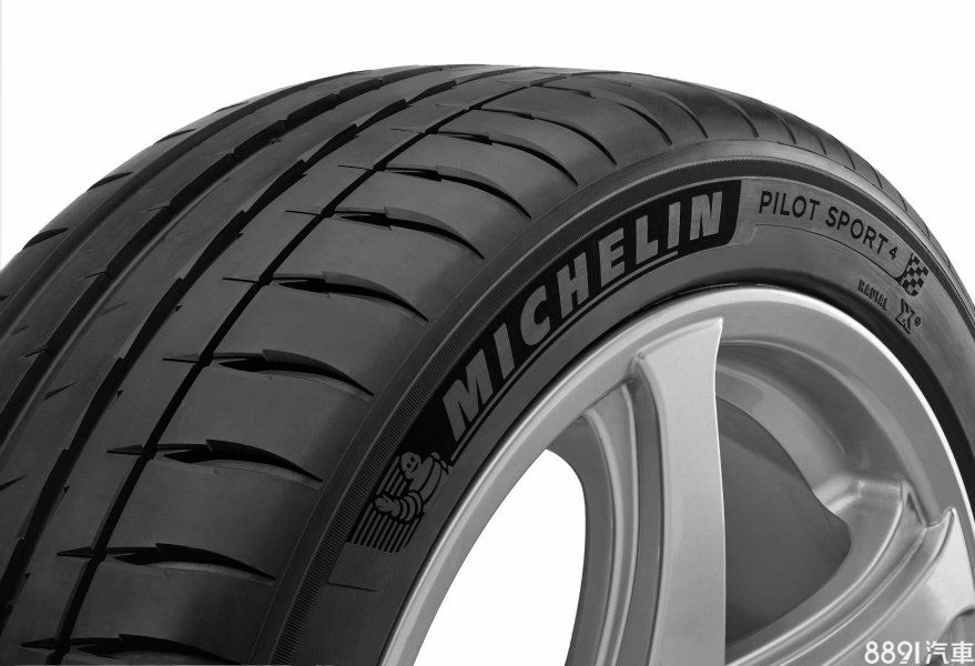 原廠強調Pilot Sport 4的胎紋設計，主要取自於Formula E電動方程式賽車用胎，加上特殊尼龍的複合材質胎體覆蓋層，具有降低重量、提高強度的特性，能降低胎面在高速行駛下的變形狀況，藉以發揮最佳的接觸面積，服貼性提升的同時也能更平均磨耗，達到增加使用里程的功效。