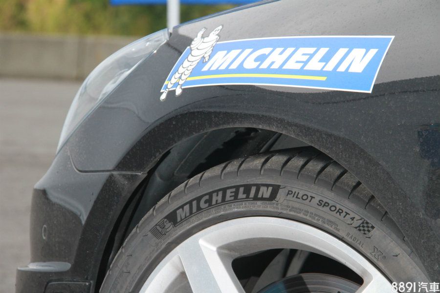 輪胎是車輛唯一與路面接觸的部位，能直接左右行駛時的質感與反應，這次的Pilot Sport 4體驗，單就性能而言，已有接近上一級Pilot Super Sport的能耐，而在濕地路面的表現更是亮眼，將新世代產品的優勢徹底發揮，也更令人期待日後作為Pilot Super Sport後繼者的Pilot Sport 4S。