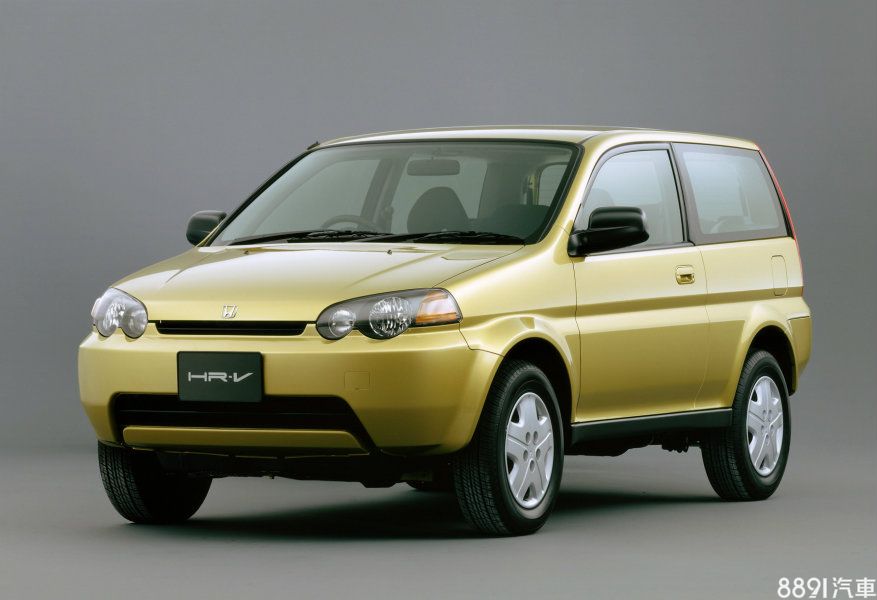於1998年底發表的初代HR-V就充分展現其跨界風格,乍看就像一輛車身被墊高的Wagon,初期僅提供3門版本,後來也推出5門版本,在2006年正式下線,並暫時未有後繼車款登場,HR-V車名也一直未被眾人所認識。