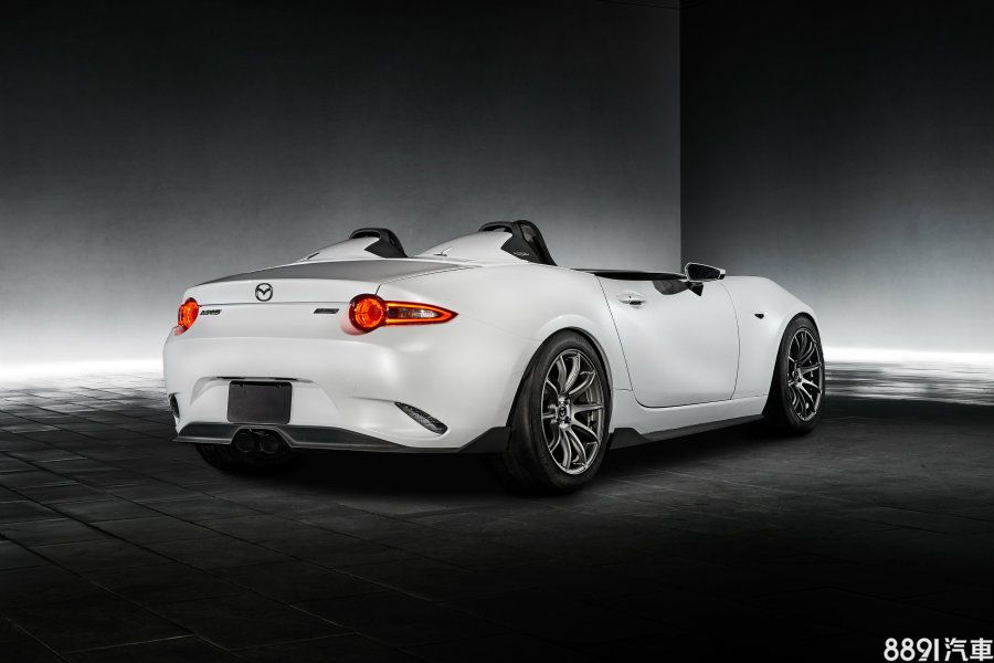 本車懸吊換成MX-5 Cup統規賽套件，剎車維持原廠規格，而鋁圈則是日本Rays 57 Transcend Gram Lights，搭配225/45R17的BF Goodrich G force R1有紋熱熔胎。