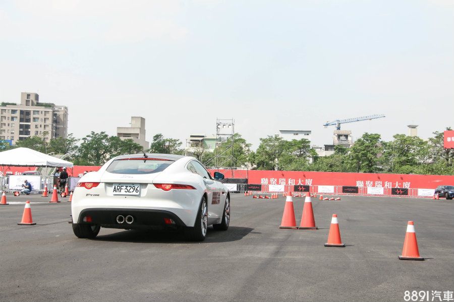 Jaguar Land Rover亞太市場總裁Robin Colgan表示:此活動目的在傳達消費者正確的駕馭方式,畢竟在一般駕駛情境下,極少有機會能挑戰極限,透過此體驗能充分體驗與了解車輛極限與特性,若日後就算碰上緊急狀況時,也能處變不驚的安全脫困。