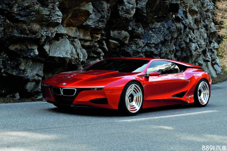 BMW在2008年曾推出一部M1 Hommage概念車,渾身上下充滿1976年M1的神韻,BMW似乎想提醒世人,別忘了BMW過去也曾在有傳奇超跑作品。