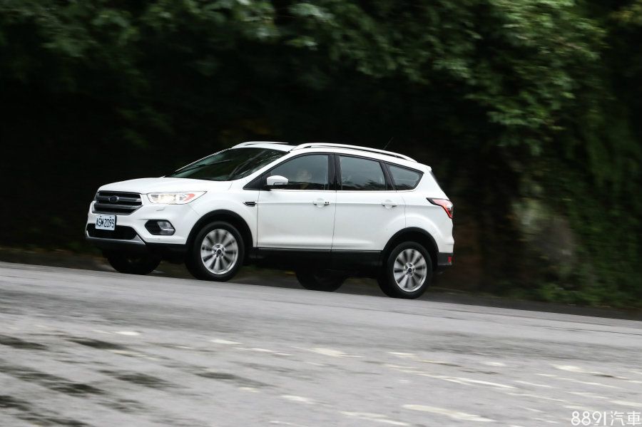 2.0 EcoBoost引擎加入雙渦流渦輪之後，低速油門反應確實更為輕快，而0～100km/h加速實測跑出7.29秒紀錄也讓人訝異，實際動力的精進程度，比起微幅提升的帳面數據有感不少！