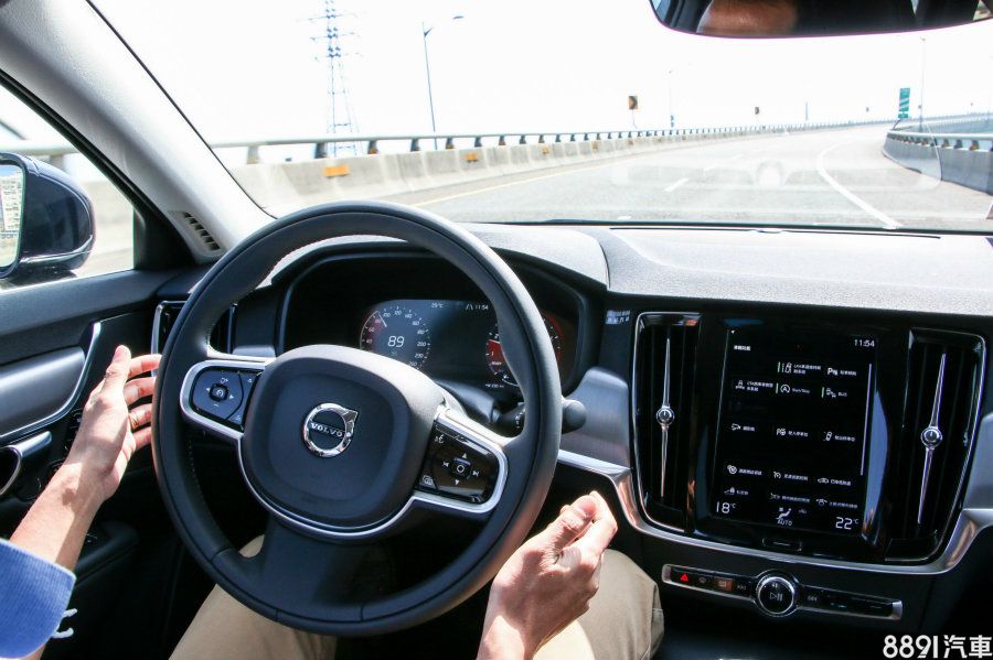 第二代PA系統將最高時速範圍從50km/h一舉提升至130km/h，並能在未偵測到前方車輛時啟動轉向輔助功能，實際使用的感受令人滿意，系統能將油門煞車盡可能以線性的方式控制。