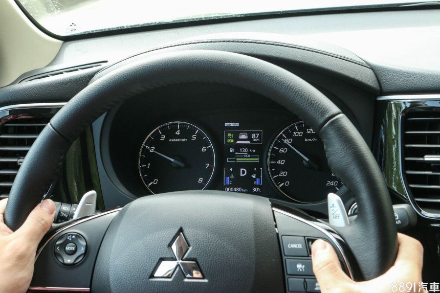 Outlander的ACC主動跟車系統可在時速10~180km/h內使用,而FCM主動剎車輔助則是2~180km/h,兩項配備的功能性與作動範圍都算完善,且重點是在96.9萬元的尊貴型便能擁有,為目前市場同級中,能以最低的代價擁有主動科技的車款。