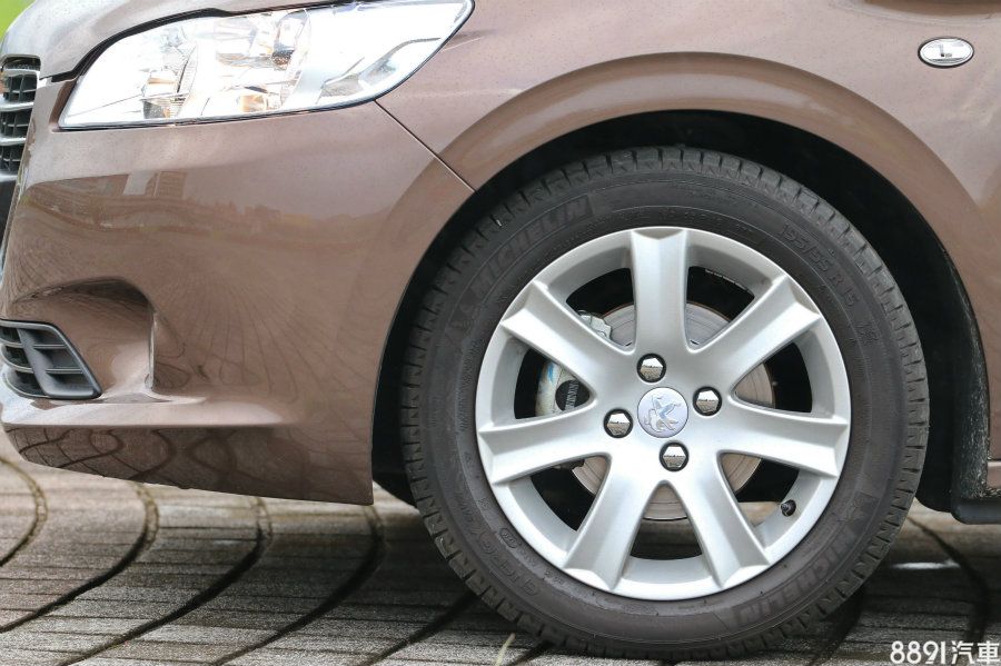 Active車型採用米其林Energy Saver 195/55R16尺寸輪胎，此胎訴求經濟耐磨，與301產品定位算是相當契合，Access則配置185/65R15尺寸輪胎。