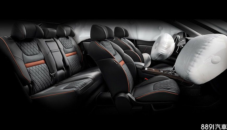 1.8T 3D安全型主打6具氣囊,對於載客需求較高的SUV車型來說,可延伸至後座的側氣簾尤其重要,從1.8T魅力型花3萬元即可升級,頗具誠意。