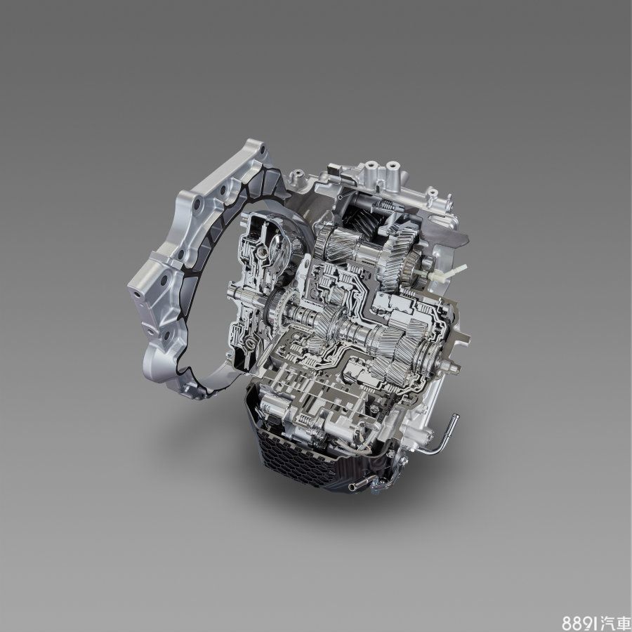 豐田也發表針對FF車款所新開發的8速自排，根據所公布的資料，與新款2.5升引擎搭配後，燃油效率可較現行2.5引擎+6AT的組合減少20％油耗。